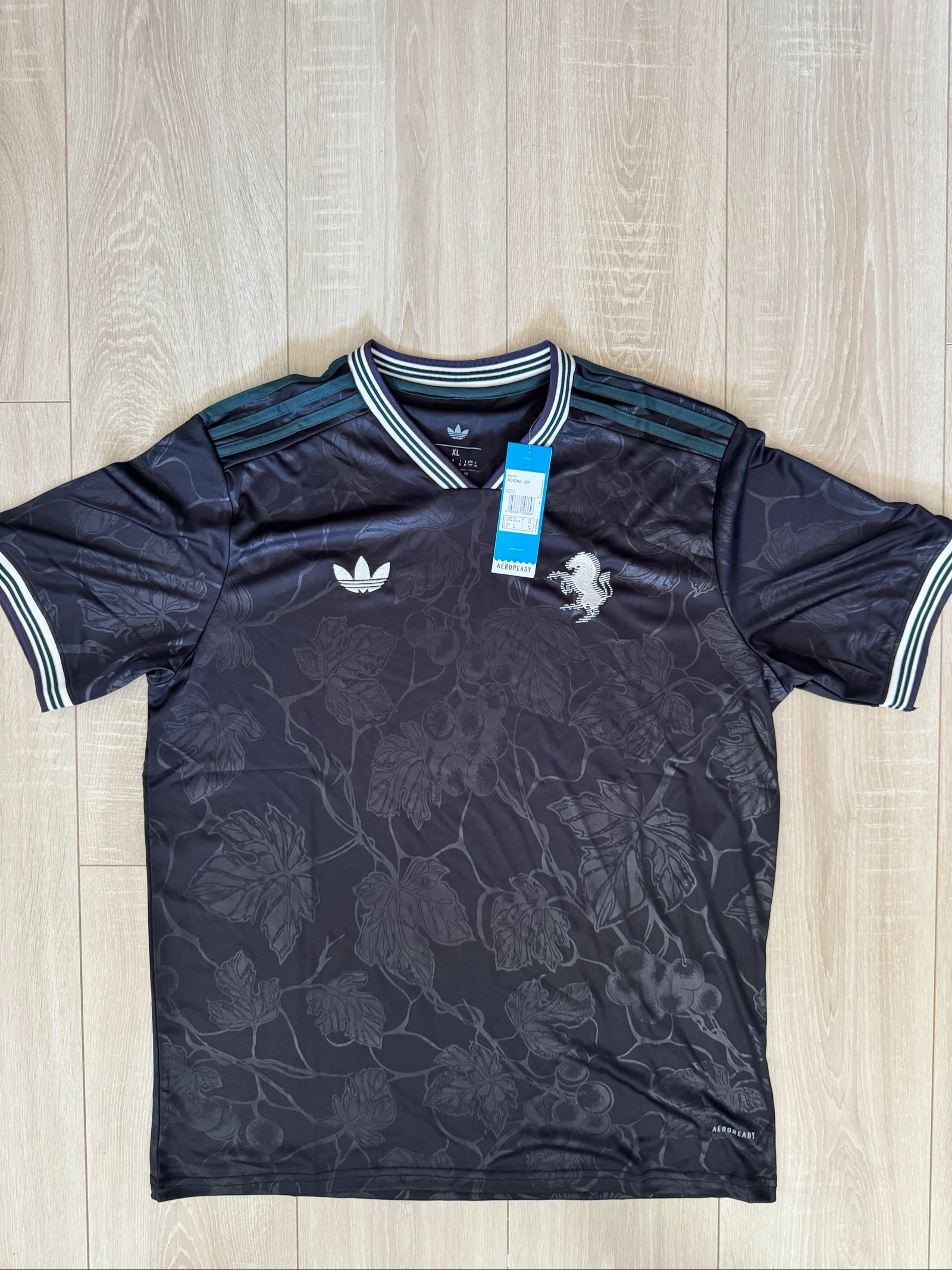 Maillot Juventus Adidas Originals Noir / Vignes – Taille XL – Neuf avec étiquette